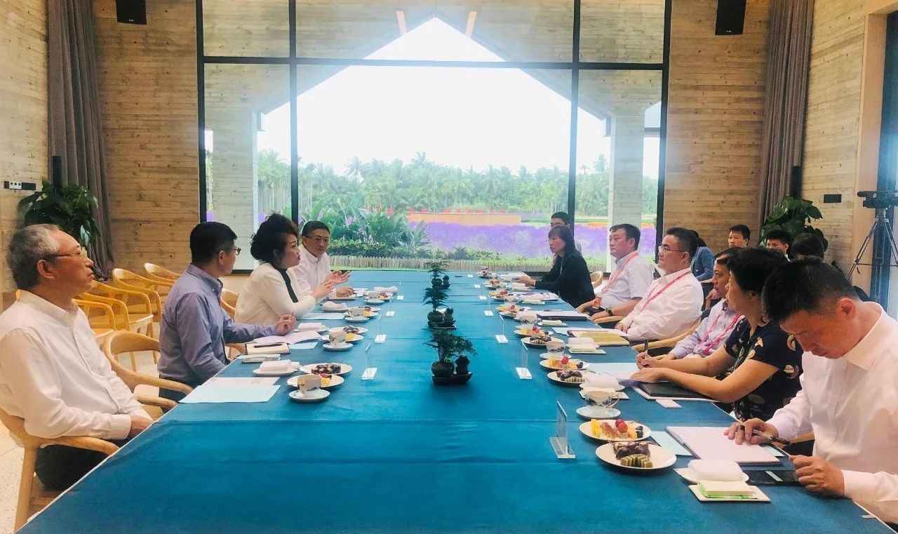 九游会·J9在博鳌  海南省副省长倪强会见九游会·J9副总裁翟京丽一行